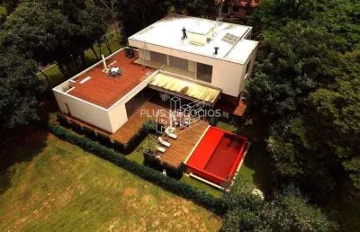 Luxuosa casa à venda no condomínio lago azul golf clube - 5 suítes, piscina e vista para o campo de