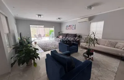 Linda casa no condomínio real villas europa a venda com 4 suítes, recém reformada, com piscina aque
