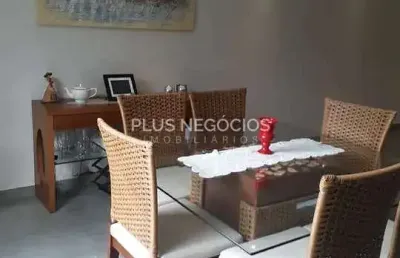 Casa à venda no jardim emilia – 3 suítes, cozinha planejada, área de lazer privativa e localização