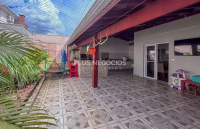 Casa à venda no villa flora residencial – 3 dormitórios e 132,39m² de área útil em localização priv