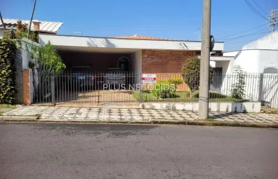 Casa à venda com 3 dormitórios (1 suíte), 3 salas, 4 vagas e 285m² – espaço, conforto e versatilida