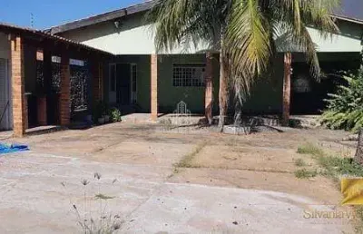 Casa à venda com 03 quartos sendo 02 suítes. localizado no bairro chácara dos pinheiros em cuiabá-m
