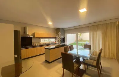 Casa à venda, no condomínio florais dos lagos com 03 suítes com 230 m² construídos, móveis planejad