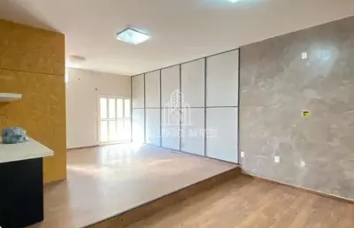 Casa comercial para locação com 3 suítes, 1 sala com 2 banheiros, jardim de inverno em 246m² de áre