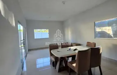 ** casa à venda em condomínio com 3 quartos sendo 1 suíte com closet em 175m² construídos no condom