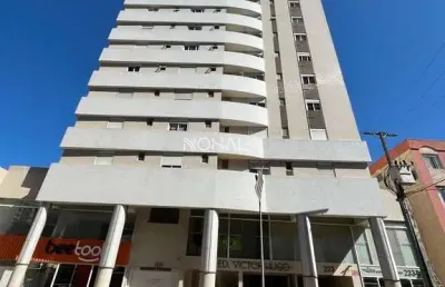 Apartamento andar alto, com 3 quartos sendo 1 suíte no edifício victor hugo