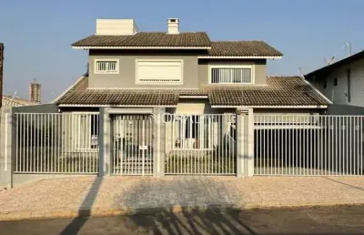 Sobrado a venda com 3 suítes todo planejado e com piscina no bairro estrela