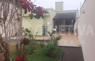 Ótima casa a venda no bairro osvaldo rezende em uberlândia