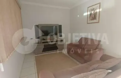 Ótima casa a venda no bairro cidade jardim em uberlândia