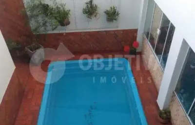 Ótima casa estilo sobrado a venda no bairro cidade jardim em uberlândia