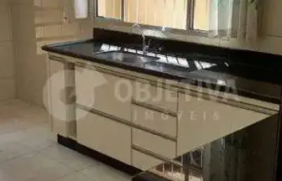 Ótima casa a venda no bairro cidade jardim em uberlândia