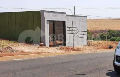 Excelente lote todo murado com portão em uberlândia