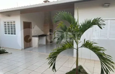 Excelente casa a venda no bairro custódio pereira - espaçosa, reformada e bem localizada em uberlândia