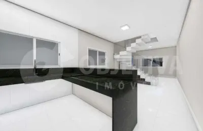Excelente casa estilo sobrado (geminada) no bairro granada em uberlândia