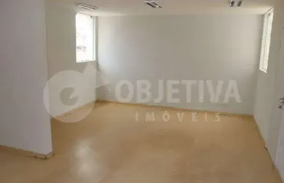 Ótima casa comercial no bairro lidice em uberlândia