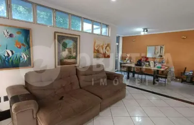 Casa com 3 quartos à venda no Centro, Uberlândia 