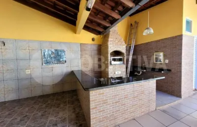 Excelente casa no bairro santa mônica em uberlândia