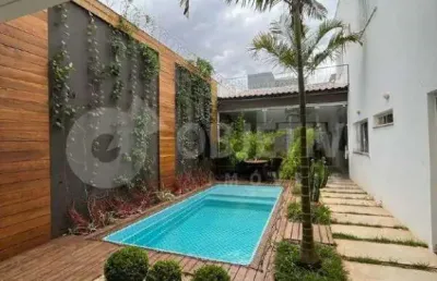 Belíssima casa estilo sobrado no bairro portal do vale em uberlândia