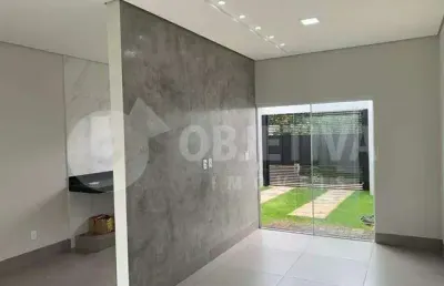 Linda casa (geminada) no bairro são jorge em uberlândia