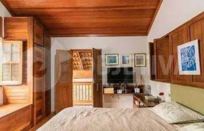 Belíssima casa no bairro saraiva localizada próximo a ufu
