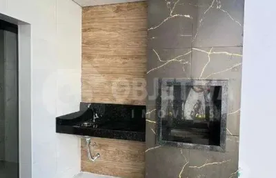Casa com 3 quartos à venda no Santa Mônica, Uberlândia 