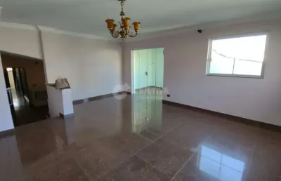 Casa em ótima localização no bairro lidice disponível para venda