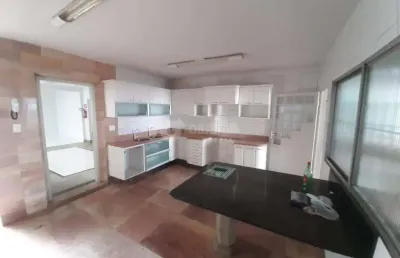 Excelente casa comercial na melhor localização do bairro brasil
