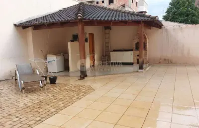 Linda casa em excelente localização do bairro santa mônica em uberlândia