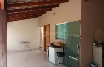 Excelente casa localizada no bairro jardim holanda em uberlândia