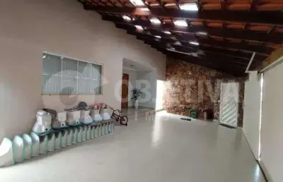 Casa com 5 quartos à venda no Santa Mônica, Uberlândia 