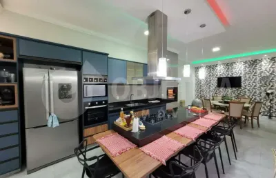 Casa com 220m², 3 quartos, sendo 1 suíte, 6 vagas, jardim américa!