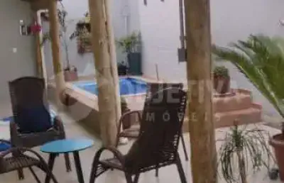 Ótima casa de esquina a venda no bairro chácaras tubalina em uberlândia
