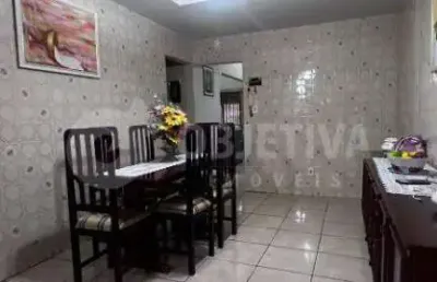 Ótima casa estilo sobrado a venda no bairro cidade jardim em uberlândia