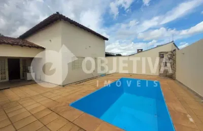 Excelente casa residencial disponivel a venda no bairro vigilato pereira