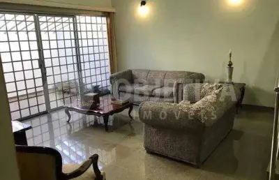 Excelente casa a venda no bairro saraiva em uberlândia