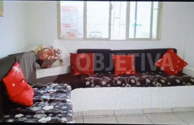 Casa encantadora à venda no bairro brasil em uberlândia! ótima localização, espaçosa e com possibilidade de permuta! não perca essa oportunidade única