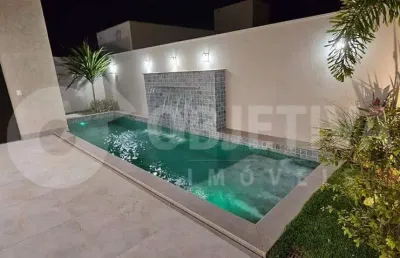 Lindo sobrado com 298m², 3 suítes, no condomínio splendido na zona sul de uberlândia