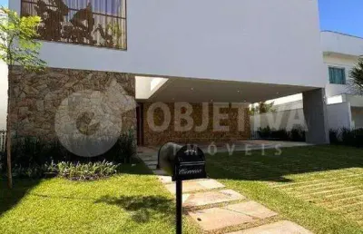 Lindo sobrado a venda no condomínio jardins gênova em uberlândia