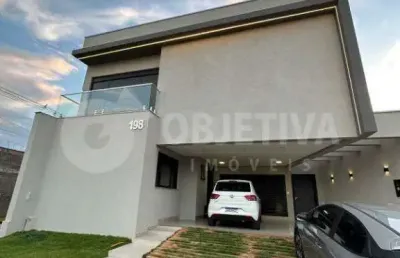 Excelente casa a venda em condomínio de alto padrão na zona leste no condomínio raros em uberlândia