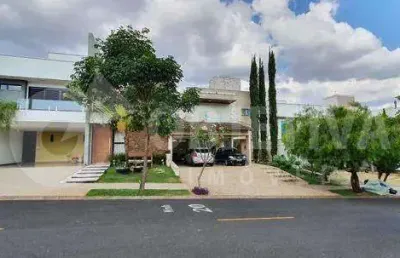 Excelente casa estilo sobrado no condomínio carmel em uberlândia