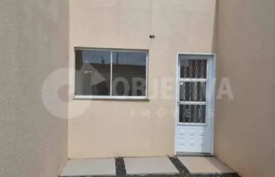 Ótima casa geminada de esquina no bairro shopping park em uberlândia