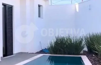 Moderna casa à venda no bairro grand ville em uberlândia