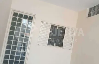 Casa com 3 quartos à venda em Saraiva, Uberlândia 