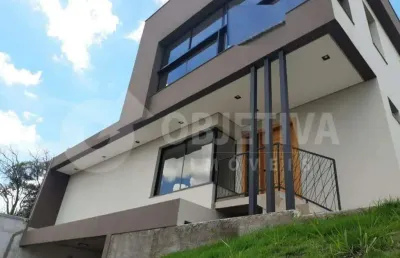 Casa estilo sobrado à venda no bairro city uberlândia (jardim karaiba) em uberlândia
