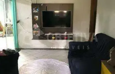 Encantadora casa disponível para venda no bairro jardim califórnia em uberlândia