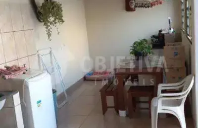 Casa à venda, 3 quartos, 1 suíte, 2 vagas, alto umuarama - uberlandia/mg