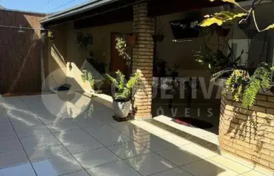 Casa à venda, 3 quartos, 1 suíte, 3 vagas, santa rosa - uberlandia/mg