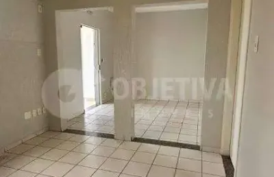Excelente casa comercial no centro de uberlândia em avenida comercial disponível para aluguel
