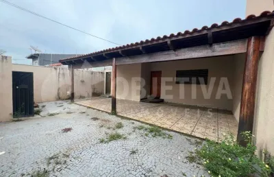 Ótima casa no bairro cidade jardim em uberlândia com 3 quartos e 2 banheiros para venda
