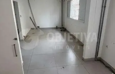 Casa comercial com documentação para empresas disponível para aluguel